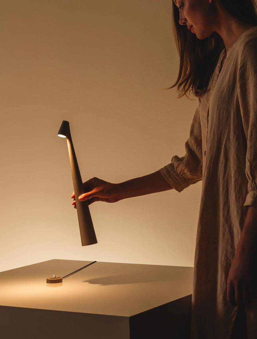 Lampe portable nordique – Design sculptural moderne d’inspiration africaine