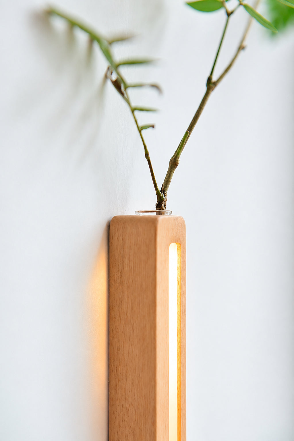 Applique murale en bois massif avec vase et interrupteur tactile